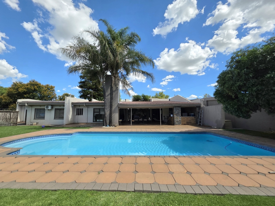 3 Bedroom Property for Sale in Jim Fouchepark Free State